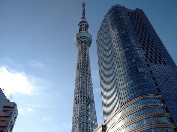押上駅に到着したら、たきなを待つ千束の姿が見えた……