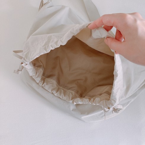 ユニクロ「ドローストリングショルダーバッグ」