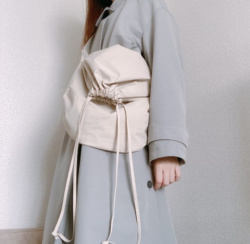 ユニクロ「ドローストリングショルダーバッグ」