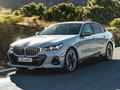 BMW、新型「5シリーズ」を世界初披露　デザイン全面刷新、EVモデル「i5」も登場