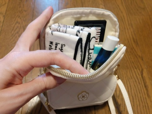 宝島社「CLATHAS スマホポーチBOOK IVORY」