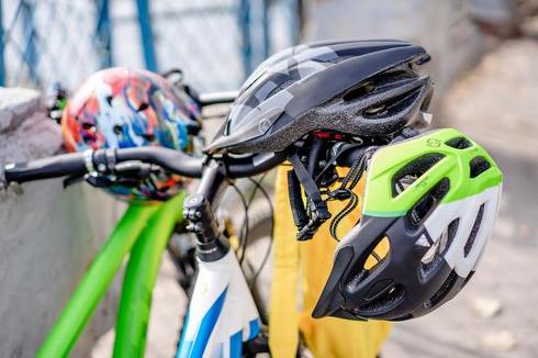 自転車用ヘルメット持ち運び問題