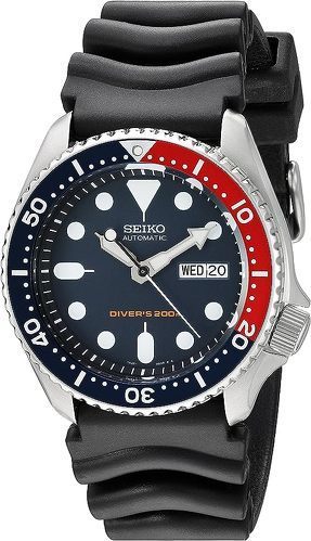 本機の旧モデル、セイコー SKX009（※廃盤品）