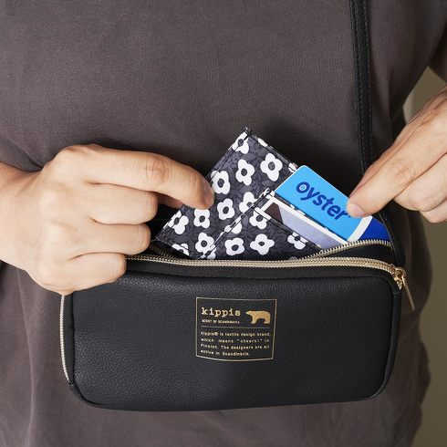 宝島社「kippis 2層式お財布＆スマホショルダー一体型バッグBOOK」