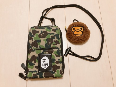 宝島社「BAPE KIDS by a bathing ape 2023 AUTUMN／WINTER COLLECTION じゃばら式CAMOスマホショルダー＆マイロコインケースBOOK」