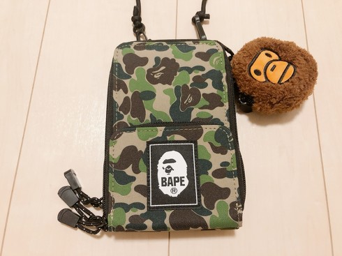 宝島社「BAPE KIDS by a bathing ape 2023 AUTUMN／WINTER COLLECTION じゃばら式CAMOスマホショルダー＆マイロコインケースBOOK」