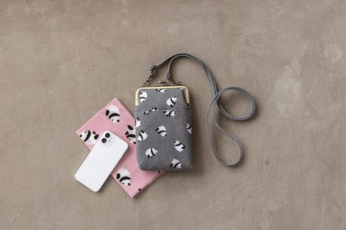 宝島社「永楽屋 細辻伊兵衛商店 パンダ柄 がま口 スマホショルダーBAG BOOK」