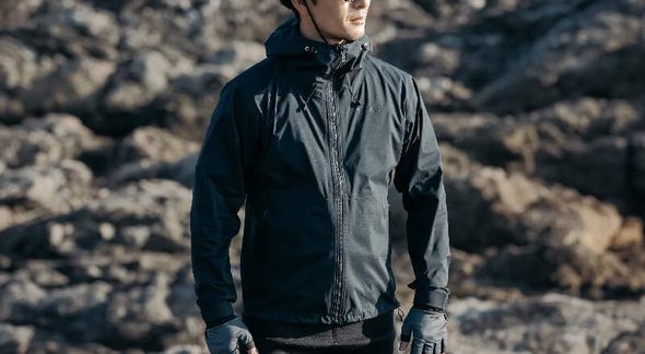 今売れている防水ジャケット：シマノ「レインウェア レインギアジャケット01 RA-01JU」