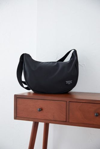 宝島社「荷物がスッキリ入る 整頓上手なハーフムーンBAG BOOK」