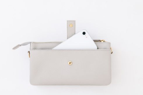 宝島社「UNTITLED 3層スマホショルダーBOOK TAUPE」