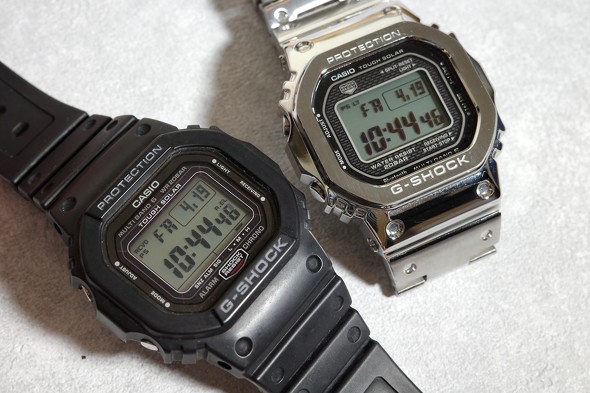 左:カシオ GW-5000-1JF、右:カシオ GMW-B5000D-1JF