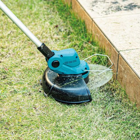 今売れている「草刈り機」おすすめ3選&ランキング “マキタ”が1万円台前半でお買い得! ハンドルの角度調節が自在で初心者も使いやすい【2024年5月版】