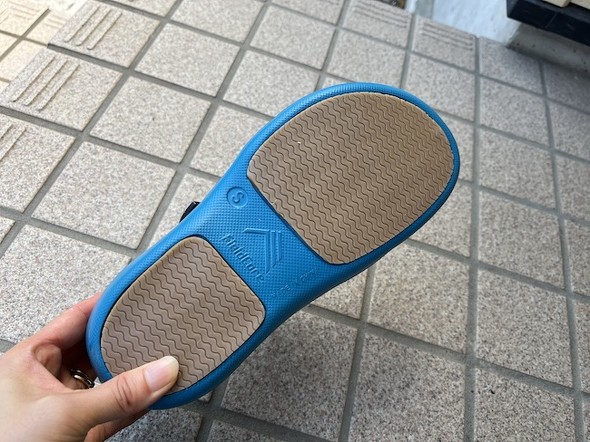 ソールがゴムなので滑りにくい