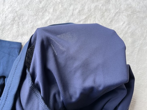 接触冷感&メッシュで涼しさは感じるが激しいスポーツには向かないかも