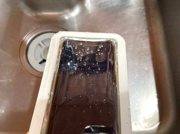 本体表面についた水ははじいた