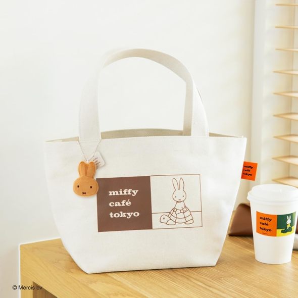 宝島社「miffy cafe tokyo マスコットチャーム付きランチトートBOOK」