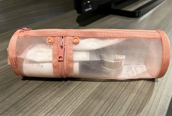 旅行時のコスメやスキンケア用品入れにも