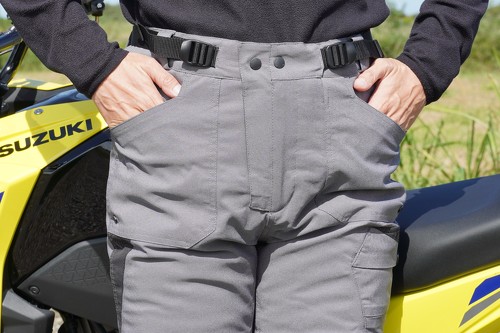 手差しポケットには水抜き穴あり