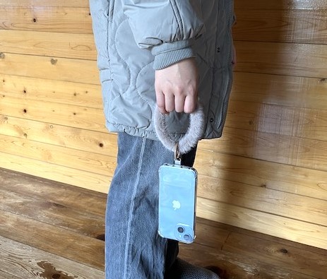 手首を通しにくいときは手持ちスタイルでも