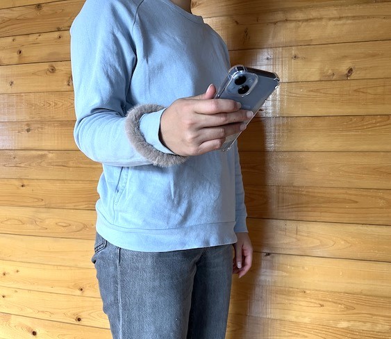 さっとスマホを手に取れる