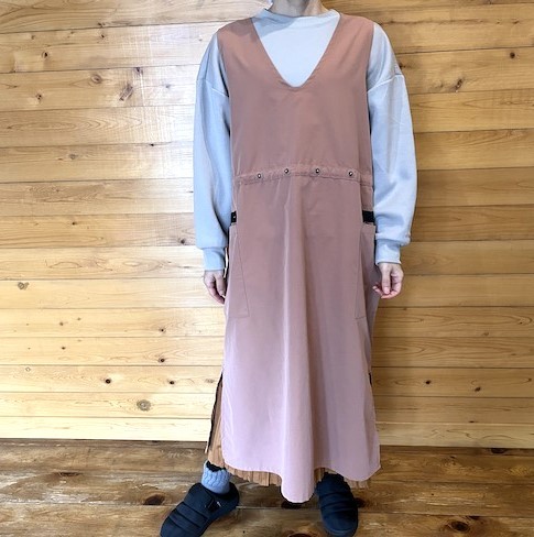 ロング丈のワンピースデザイン