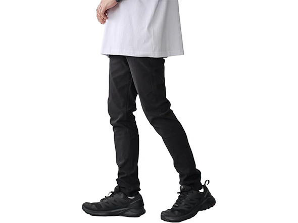 黒ロングパンツ