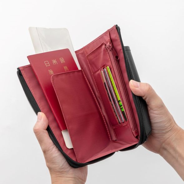宝島社「JALと考えた優秀スマホショルダーBOOK」