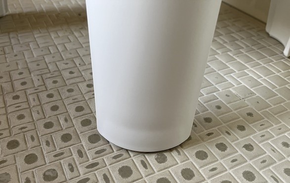 床に置いてしまうとさまざまな悩みの原因に