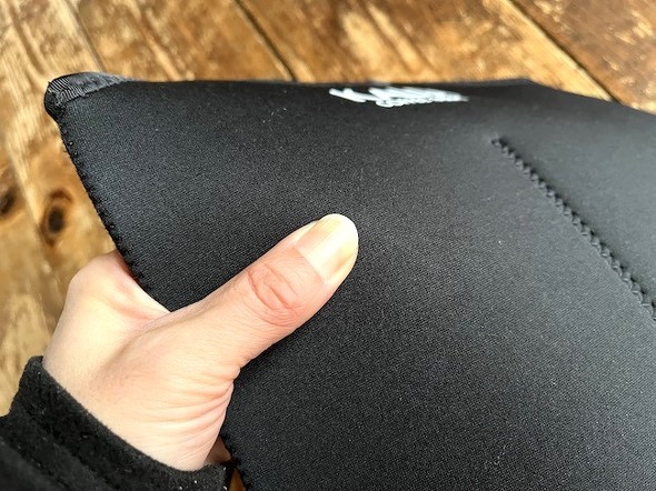 ウエットスーツの素材を使用