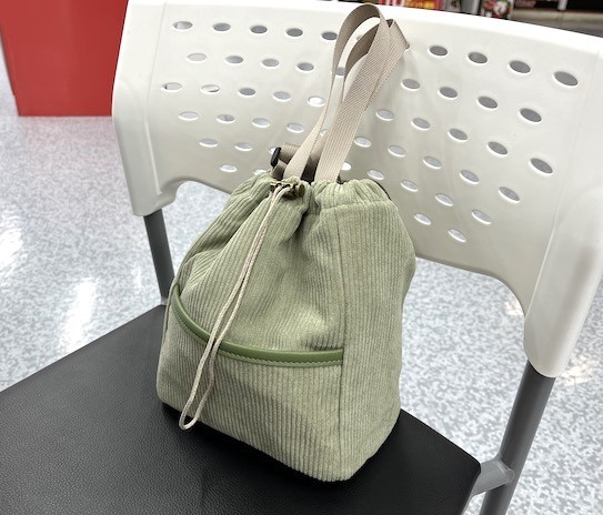 生地が厚く、倒れにくい