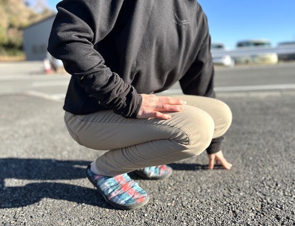 腰を落としても窮屈に感じない
