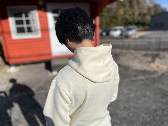 寒さや紫外線から守ってくれるフード