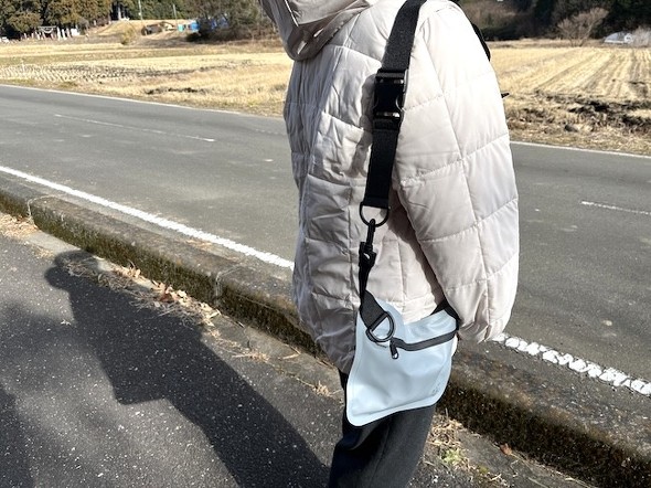 身長約155cmの人が肩掛けで使用