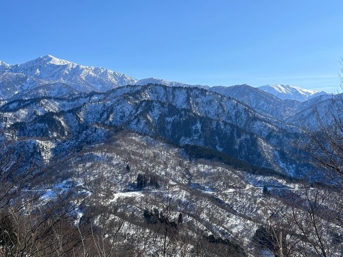 冬の山歩きは魅力がいっぱい
