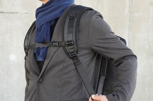 片手で引けないほどにベルトが動きづらいのです