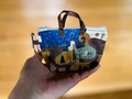 カルディの「伝説柄バッグ」が小さくなった！　購入制限ありの人気“ミニバッグ”　やっと購入できました