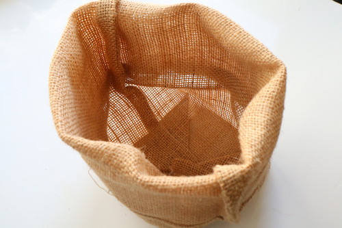 側面を折り込めばよりしっかりと自立！