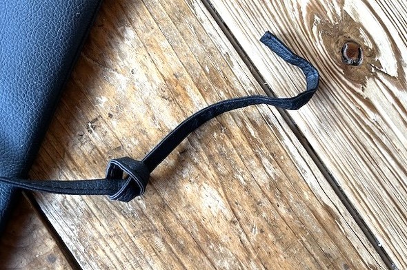 結び目で調節することも可能