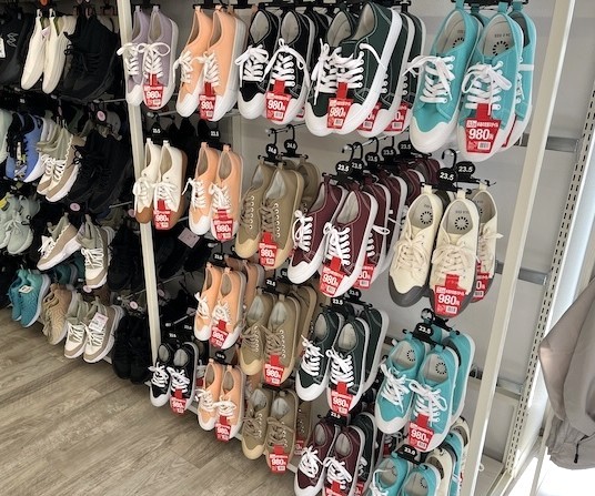 店舗によってさまざまなカラーをラインアップしているかも