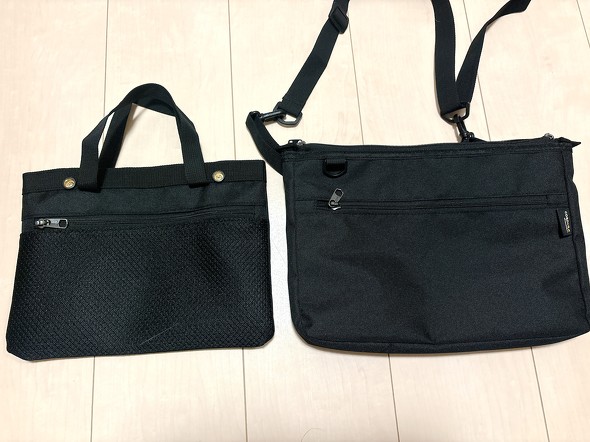 左：インナーバッグ、右：サコッシュ本体