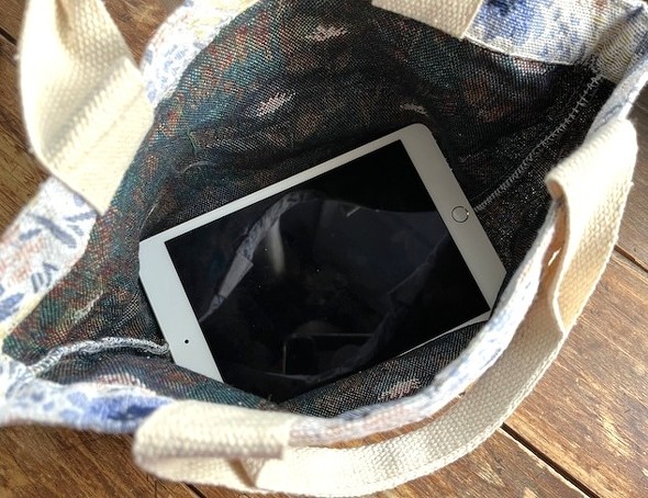 iPad miniが水平に入るマチの広さ