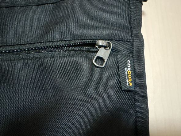 サコッシュの「CORDURA」タグ
