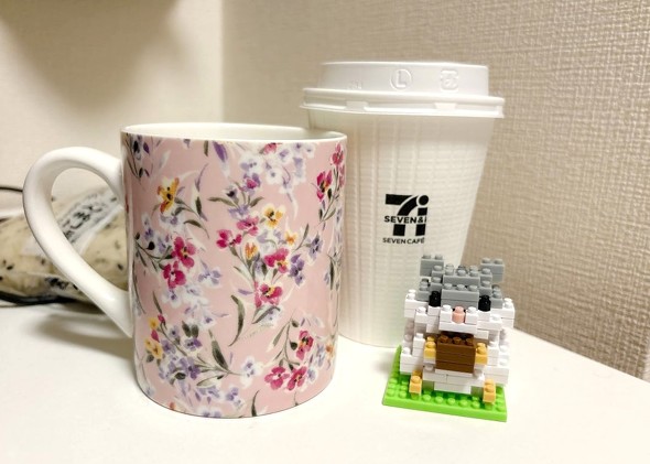 完成したハムスターがかわいいので、机に置いています