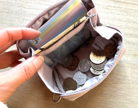 お金を入れて財布として使っても