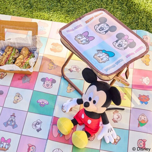 宝島社「Disney Characters しっかり座れる! 折りたたみチェアBOOK」