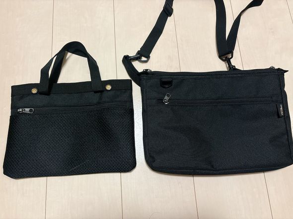 左:インナーバッグ、右:サコッシュ本体