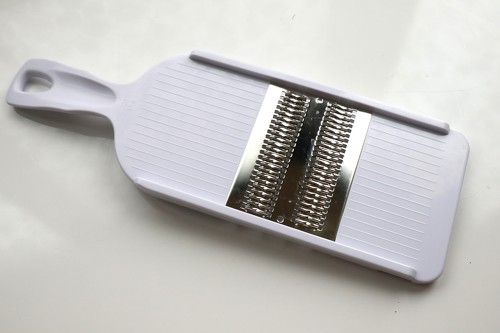 貝印「SELECT100 細せん切り器」1760円(税込み)
