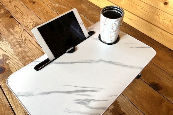 タブレットホルダーとドリンクホルダー付き