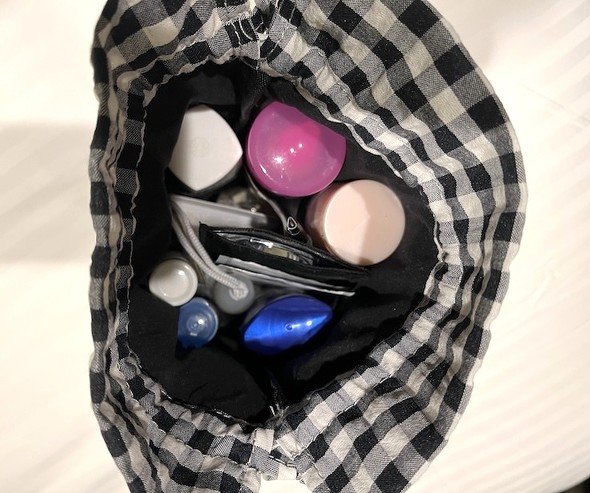内側が真っ黒のためゴムバンドが見にくい