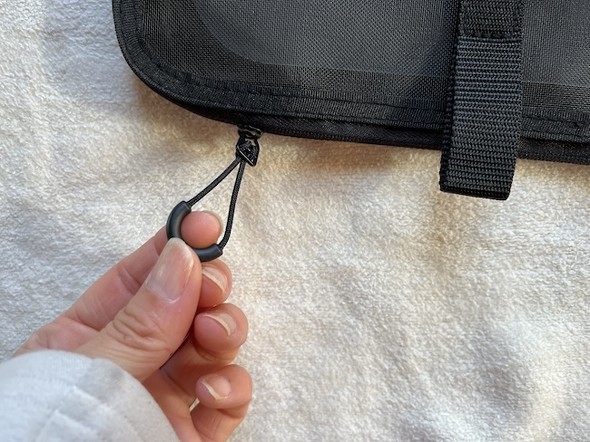 ファスナーにはタブ付き
